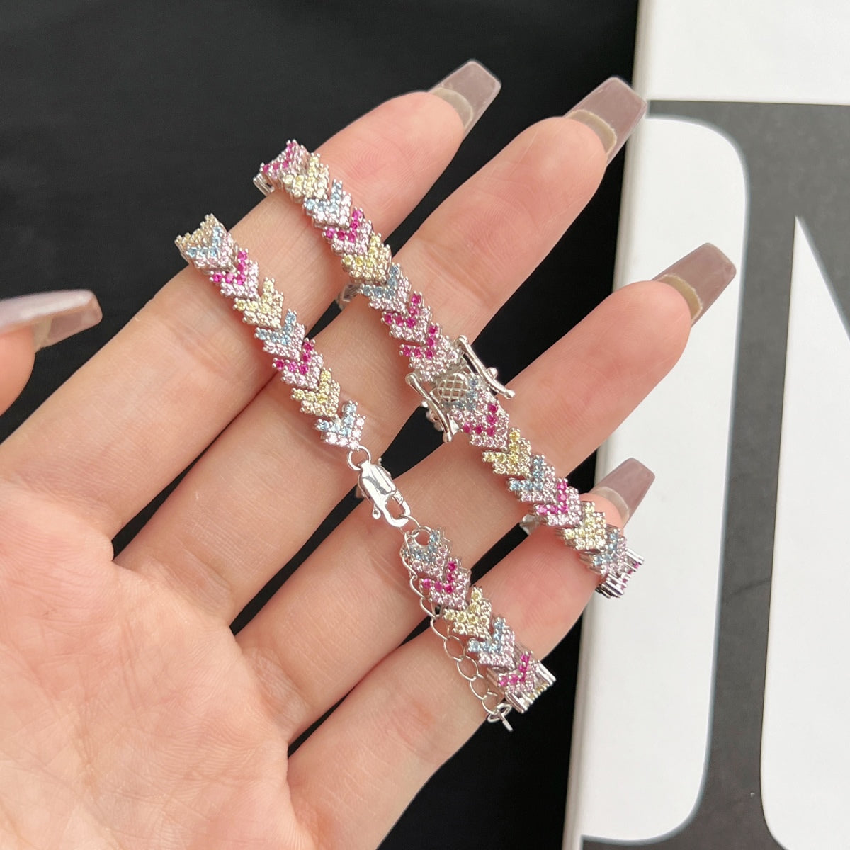 [Lora-Jewelry]華やかな輝きのラウンドカットパーティーブレスレット
