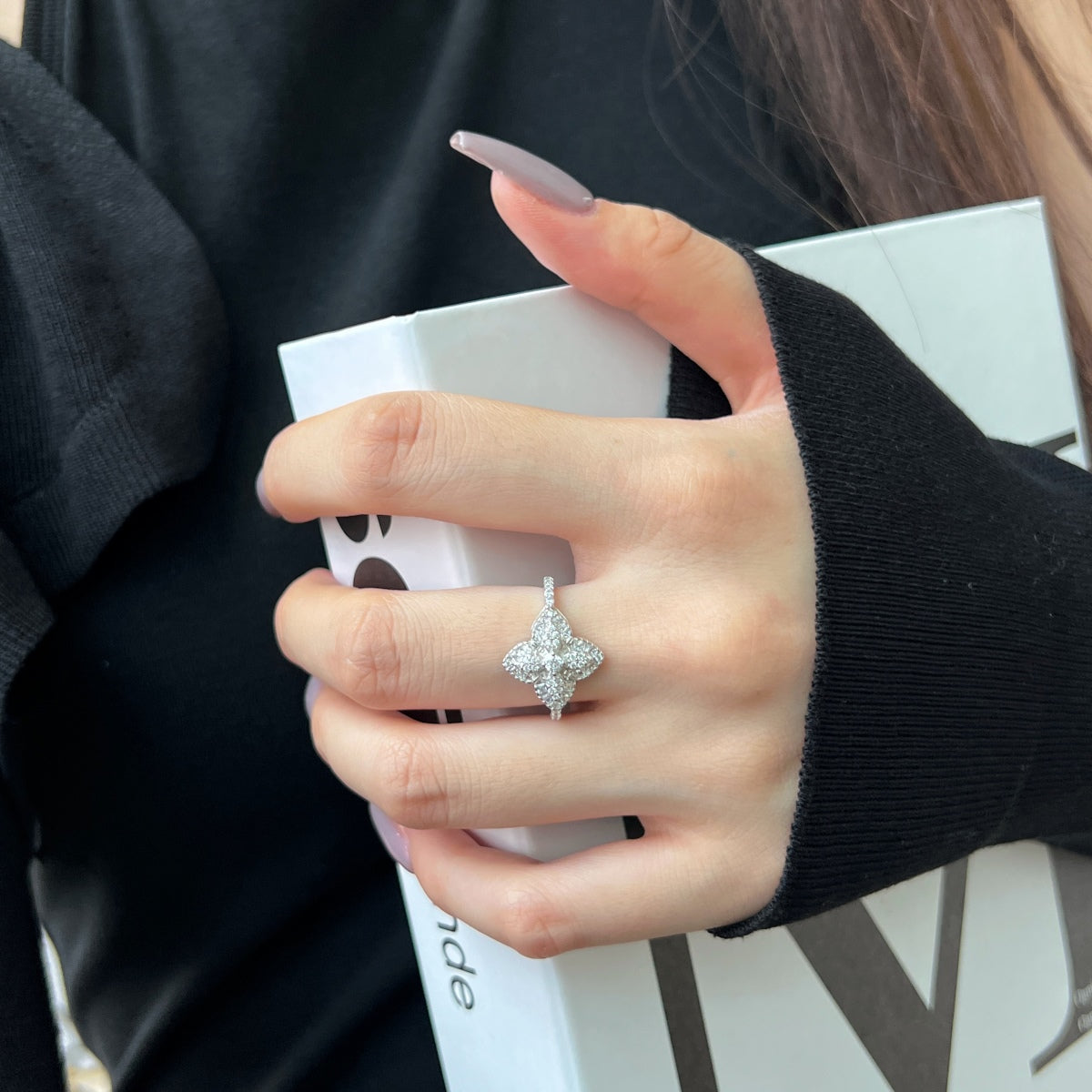 [Lora-Jewelry] Bague de banquet luxueuse en forme de fleur colorée
