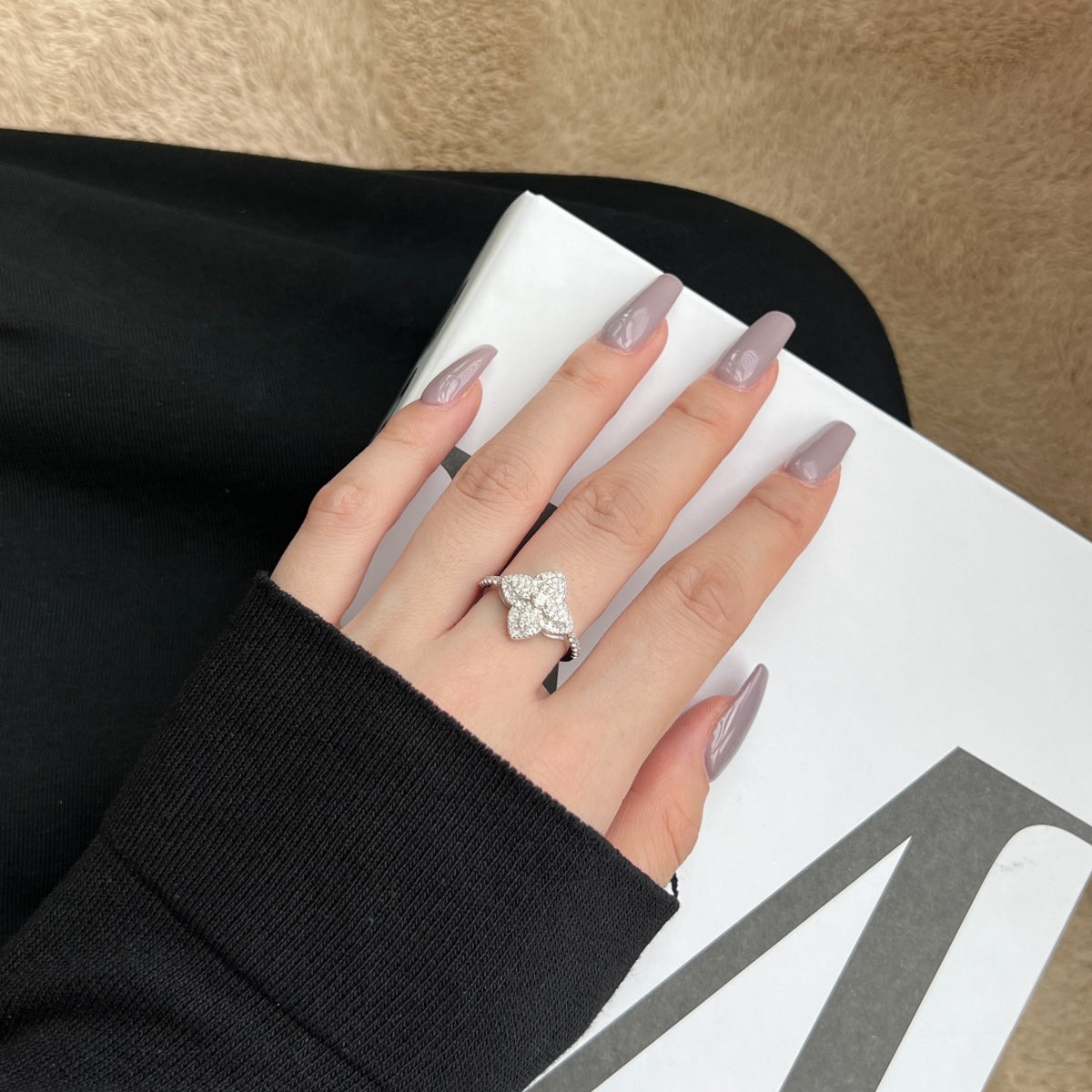 [Lora-Jewelry] Bague de banquet luxueuse en forme de fleur colorée