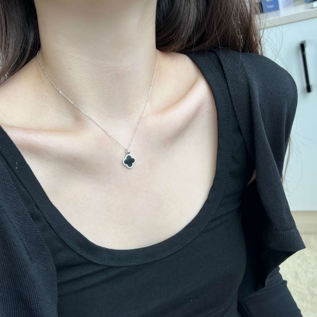 [Lora-Jewelry] Collier délicat en forme de fleur