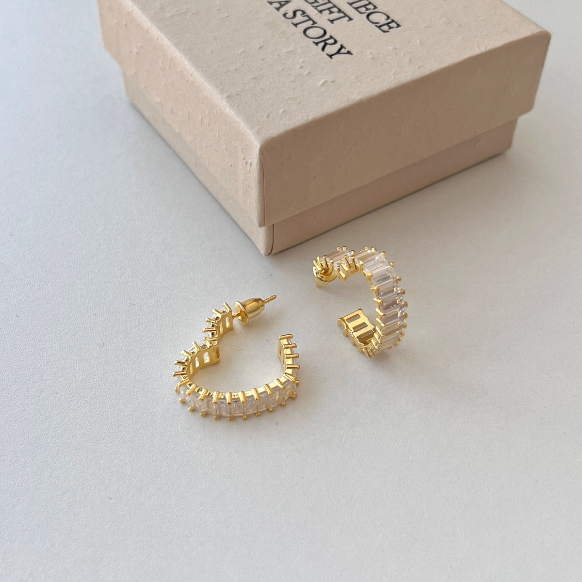 [Lora-Jewelry] Boucles d'oreilles découpées en forme de cœur rayonnant