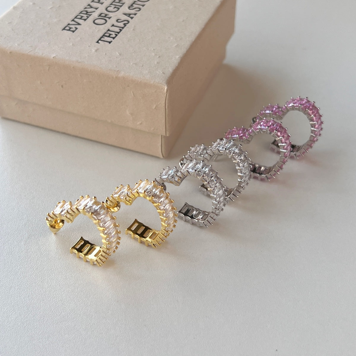 [Lora-Jewelry] Boucles d'oreilles découpées en forme de cœur rayonnant