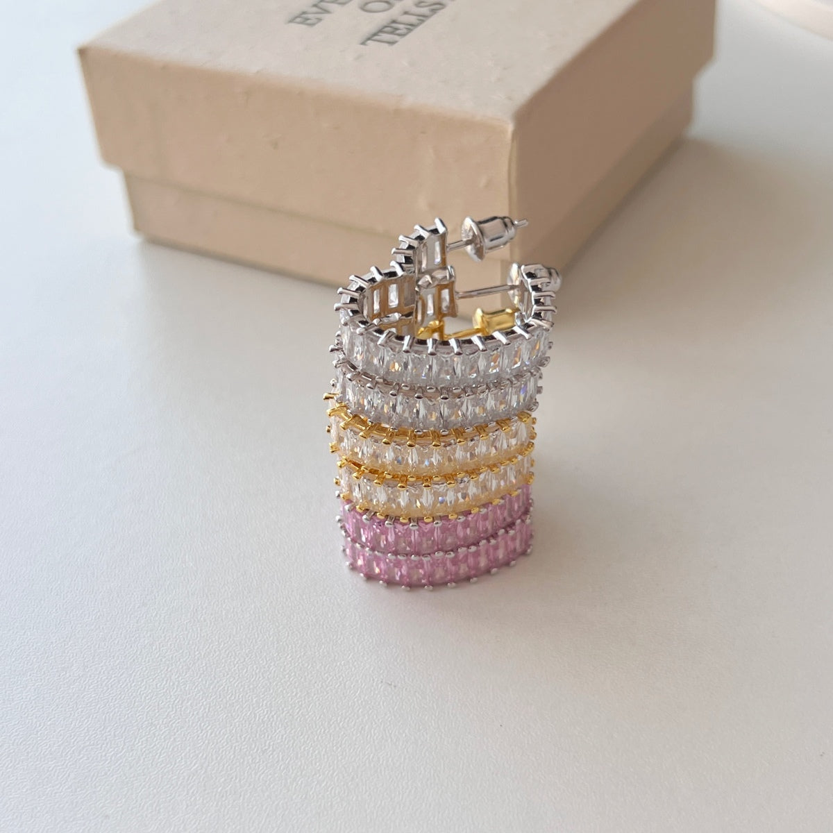 [Lora-Jewelry] Boucles d'oreilles découpées en forme de cœur rayonnant