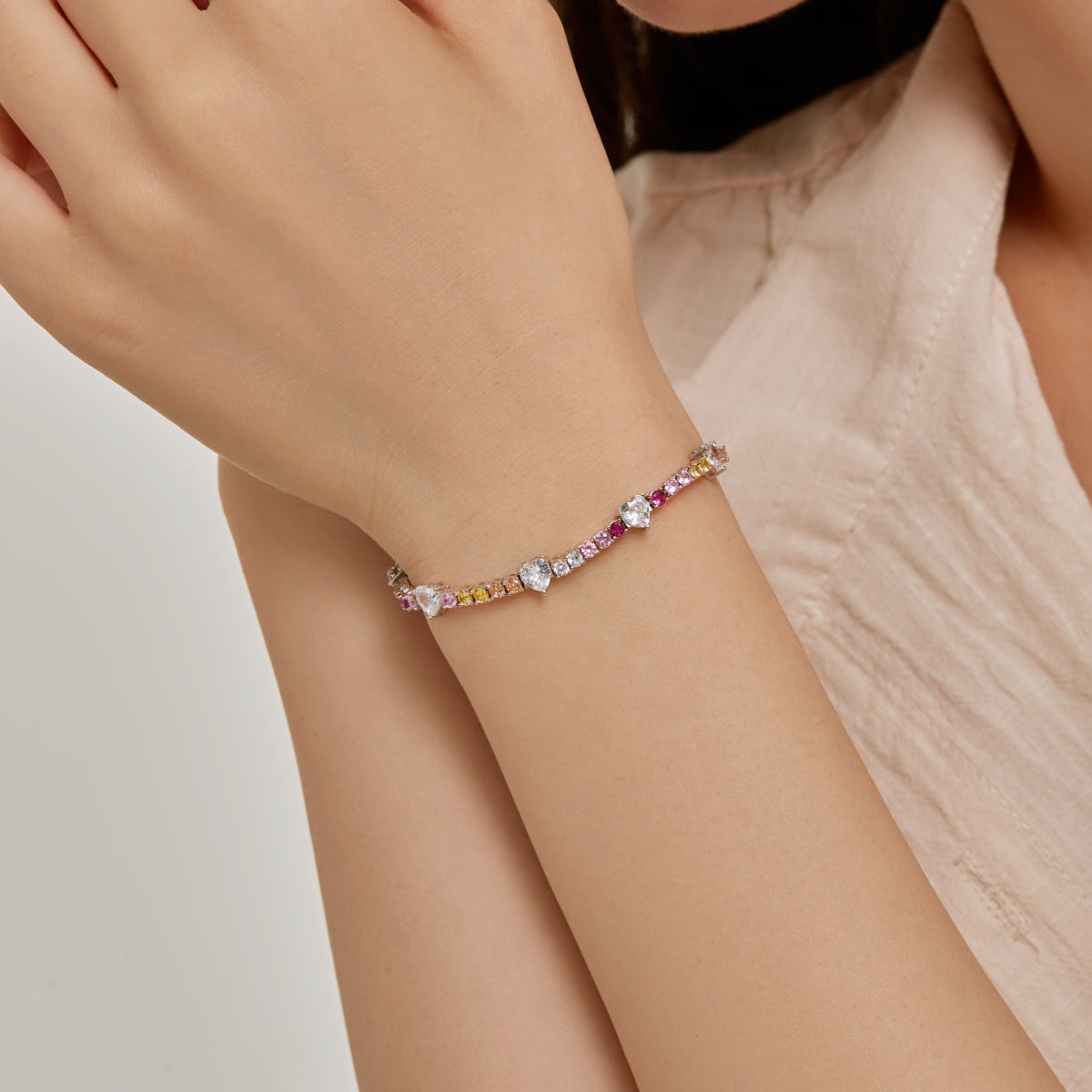 [Lora-Jewelry]ロマンティックハートシェイプラウンドカットラバーブレスレット