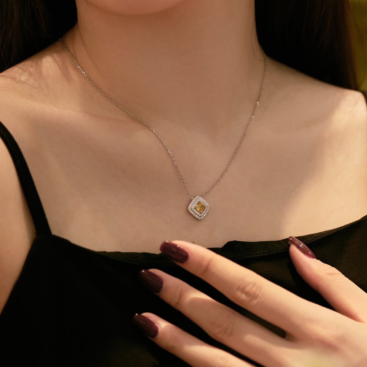 [Lora-Jewelry] Collier scintillant en taille Asscher