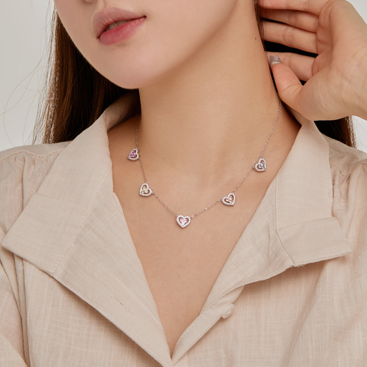 [Lora-Jewelry] Collier scintillant à cinq cœurs