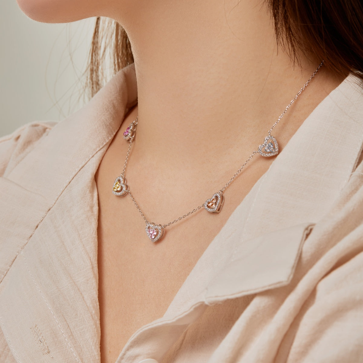 [Lora-Jewelry] Collier scintillant à cinq cœurs