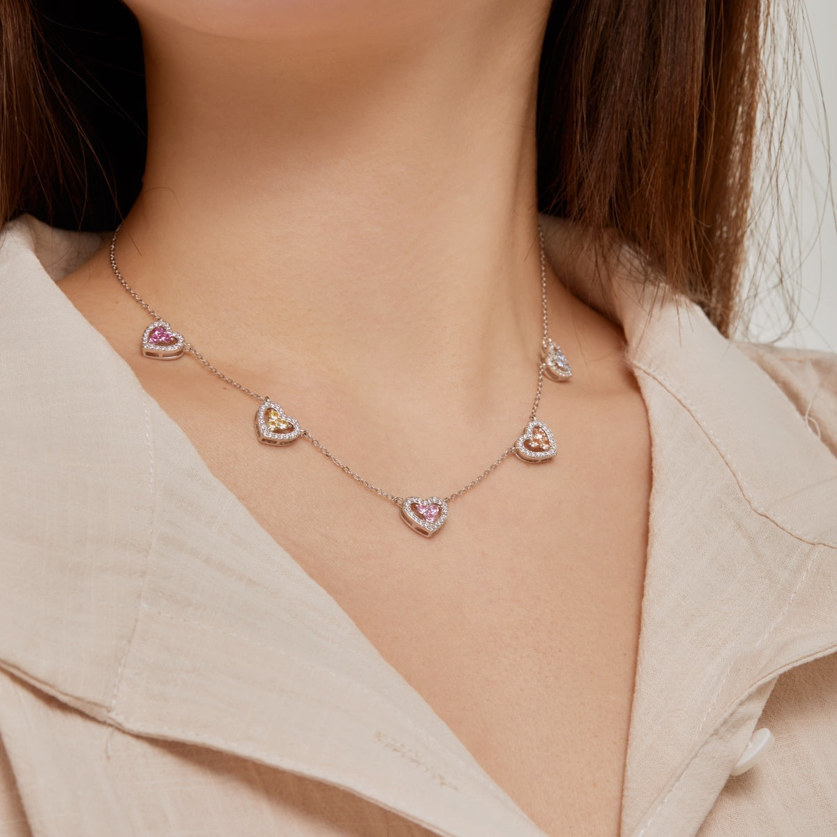 [Lora-Jewelry] Collier scintillant à cinq cœurs