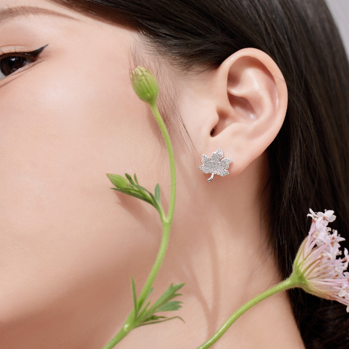 [Lora-Jewelry] Boucles d'oreilles exquises en forme de feuille d'érable
