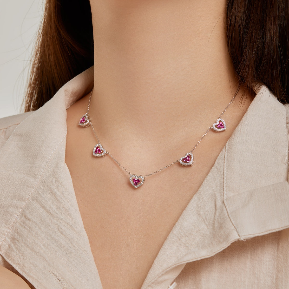 [Lora-Jewelry] Collier scintillant à cinq cœurs