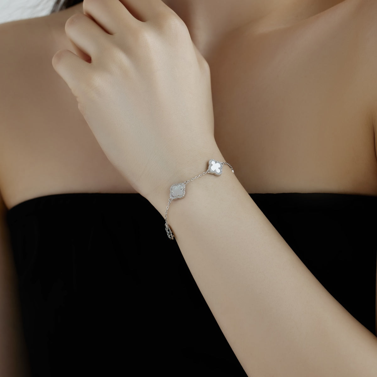 [Lora-Jewelry] Bracelet exquis en trèfle à quatre feuilles