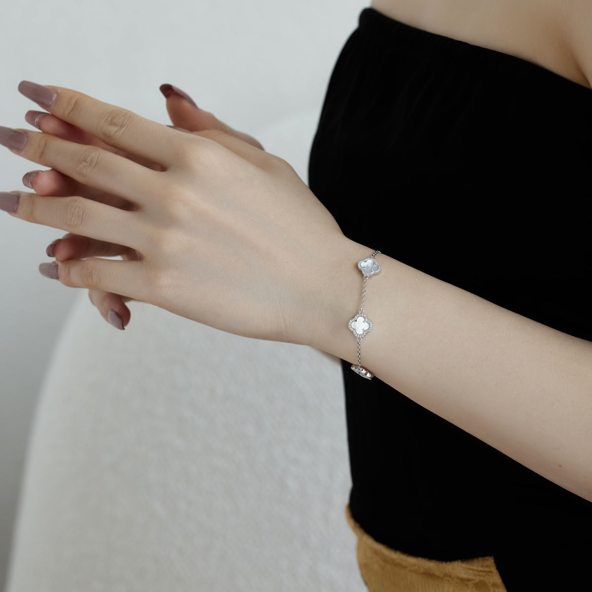 [Lora-Jewelry] Bracelet exquis en trèfle à quatre feuilles