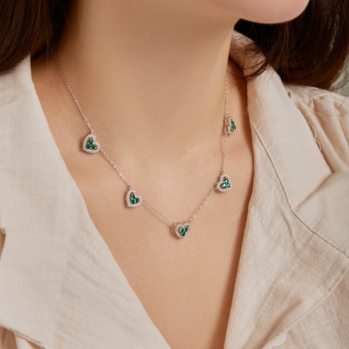 [Lora-Jewelry] Collier scintillant à cinq cœurs