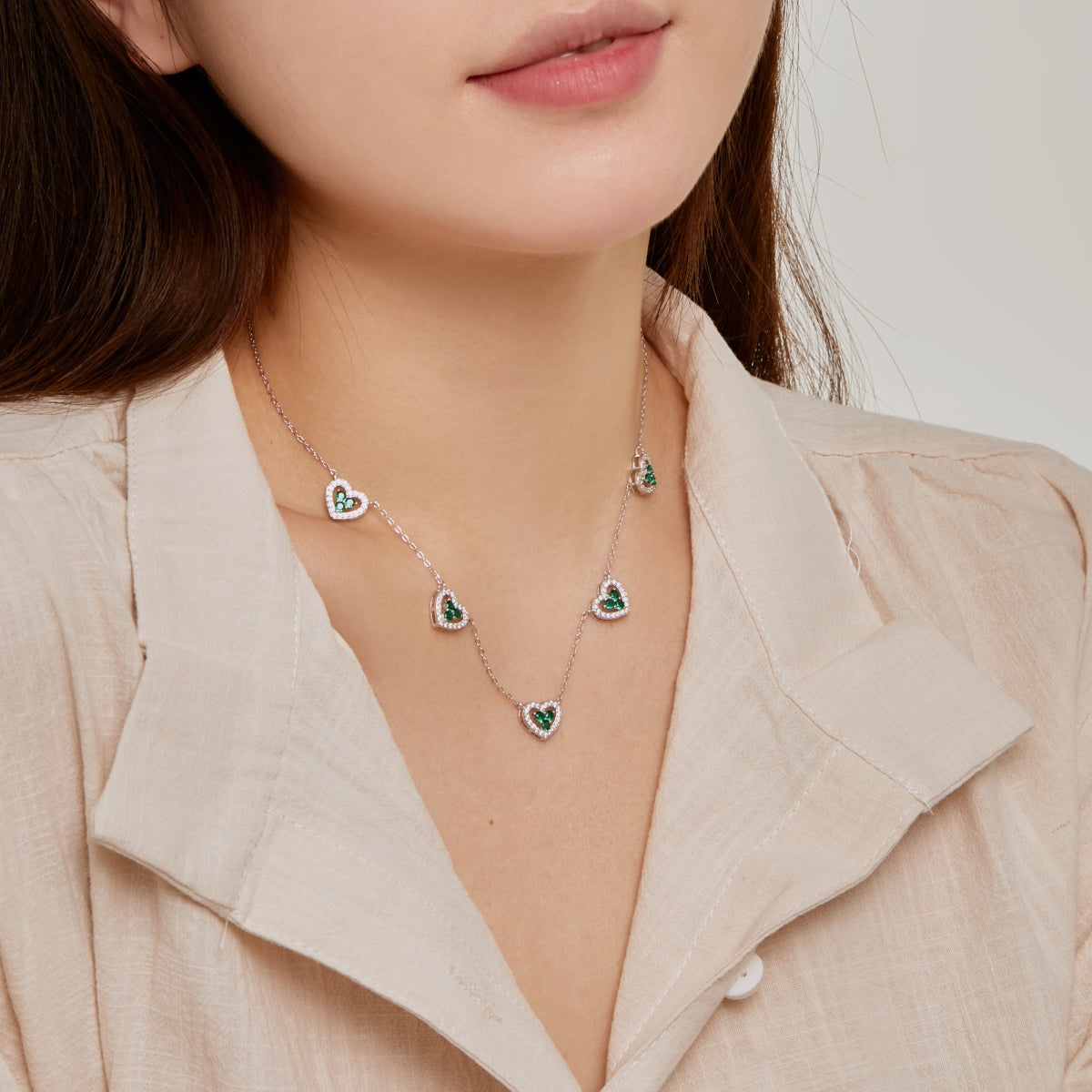 [Lora-Jewelry] Collier scintillant à cinq cœurs