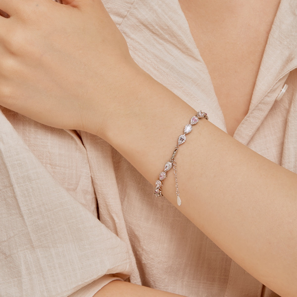 [Lora-Jewelry] Bracelet quotidien en forme de goutte d'eau radieuse de 0,25 carat