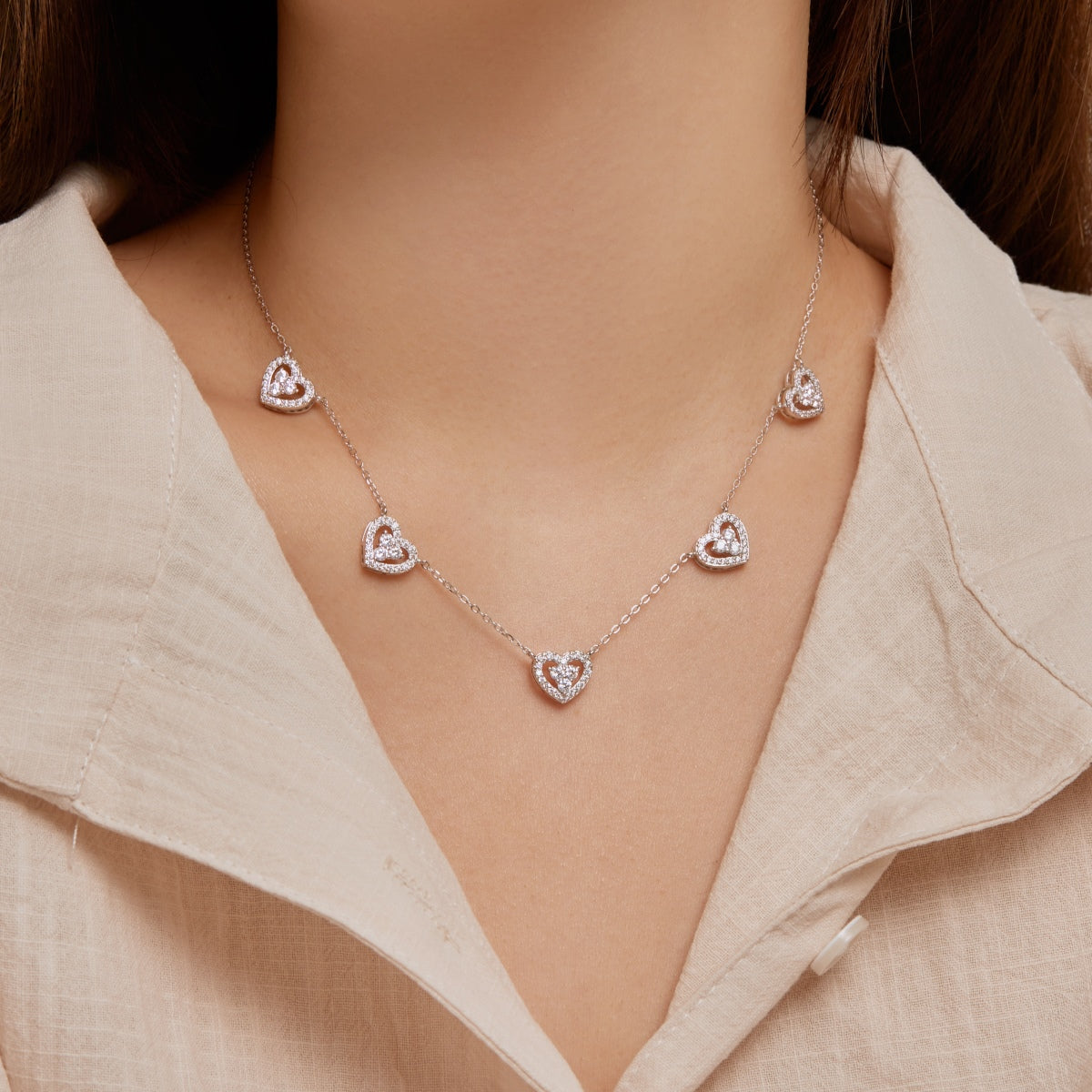 [Lora-Jewelry] Collier scintillant à cinq cœurs
