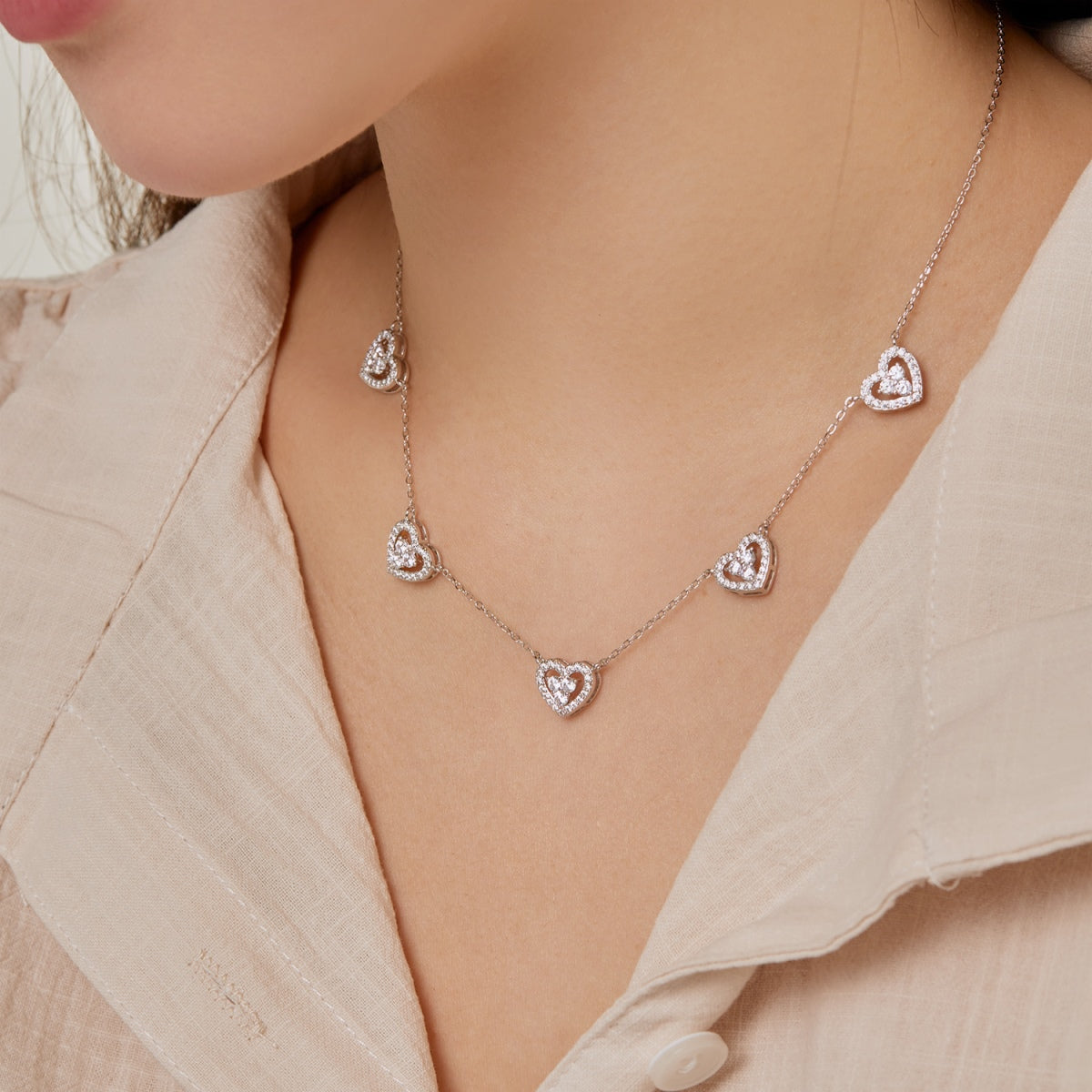 [Lora-Jewelry] Collier scintillant à cinq cœurs
