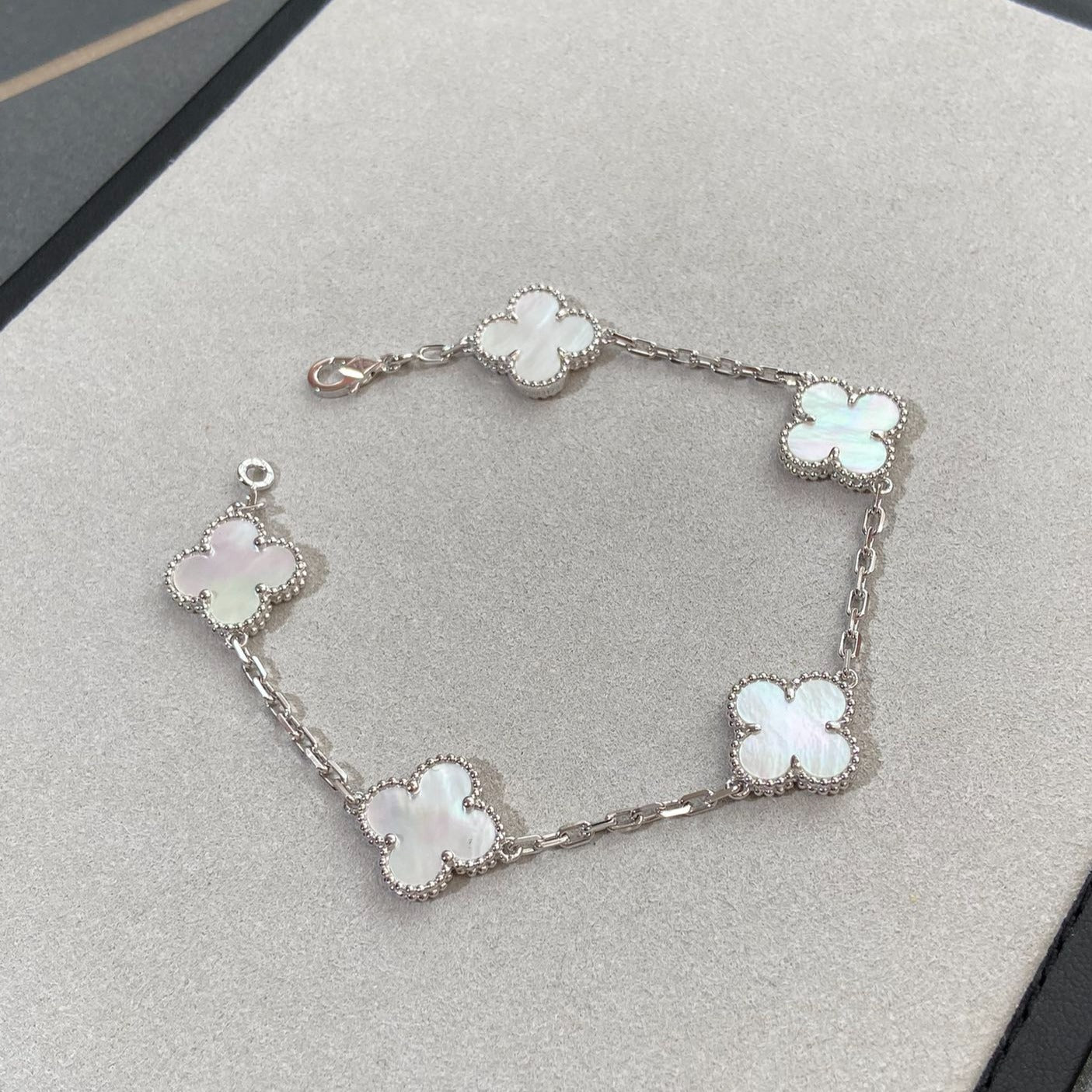 [Lora-Jewelry]CLOVER SILVER MOP 5 MOTIF BRACELET