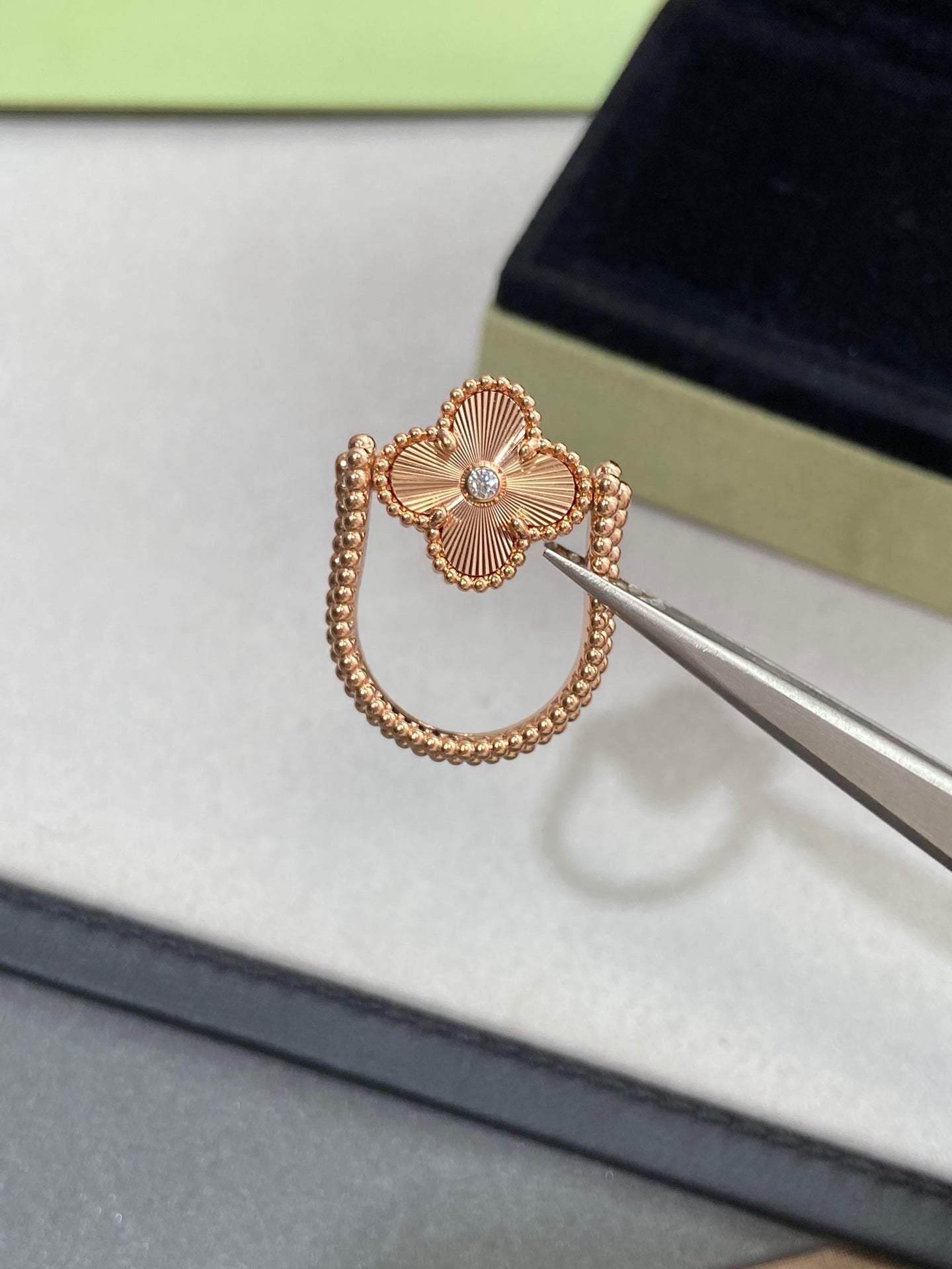 [Lora-Jewelry]CLOVER RIVERSIBLE PINK GOLD RING