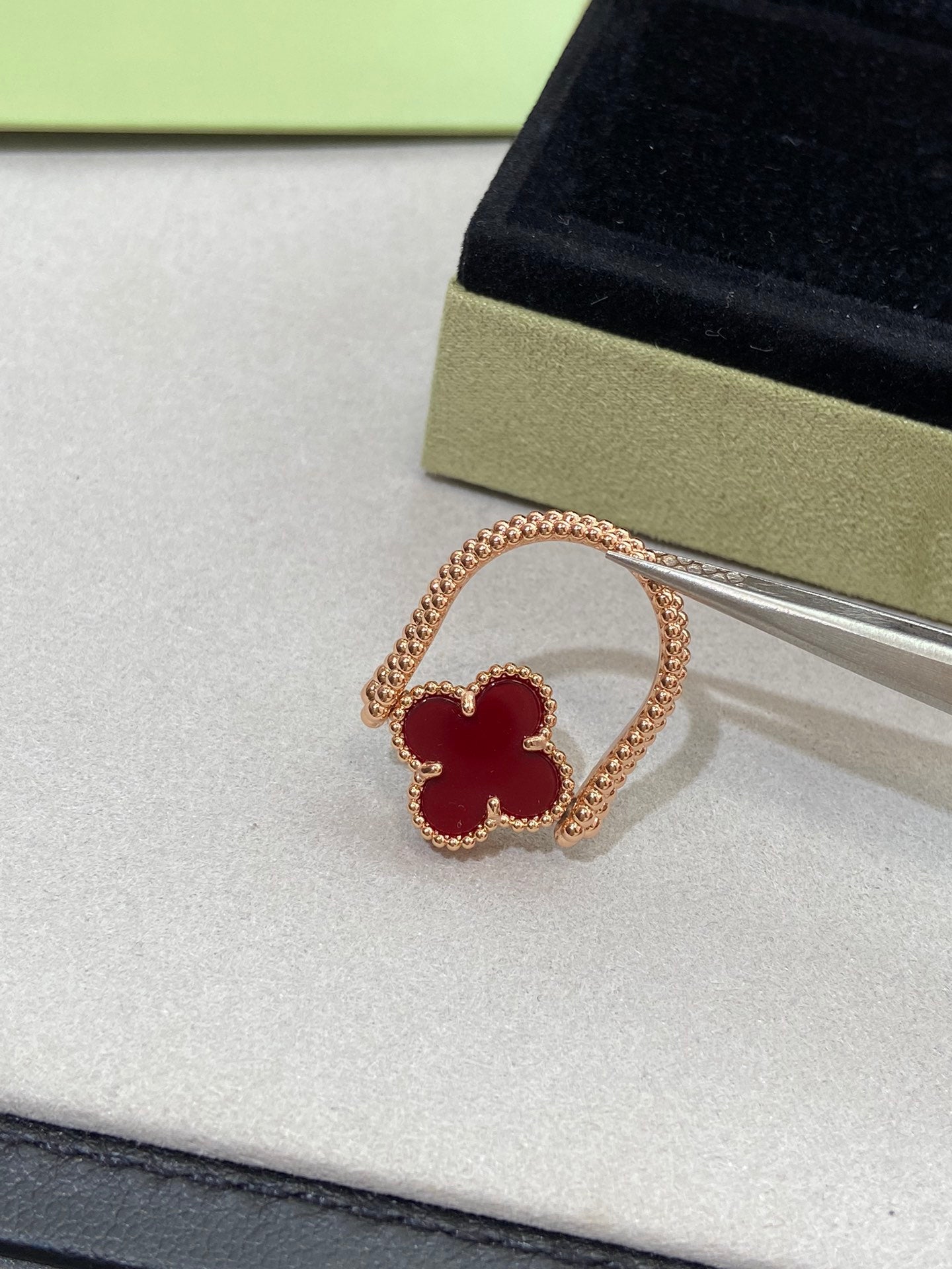 [Lora-Jewelry]CLOVER RIVERSIBLE PINK GOLD RING