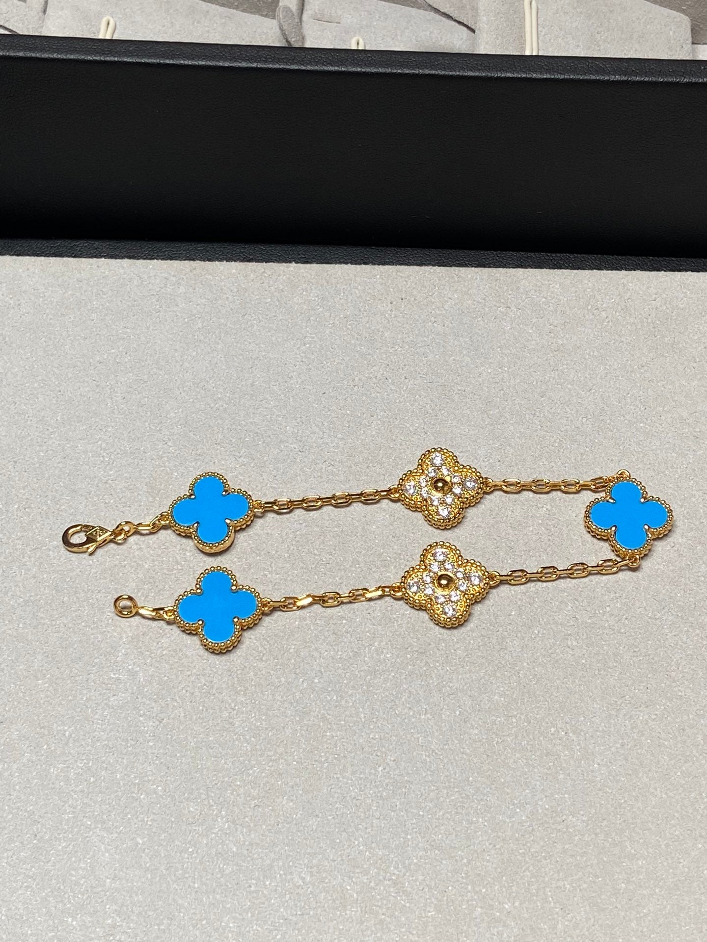 [Lora-Jewelry]CLOVER 5 MOTIF BLUE CHALCEDONY DIAMOND GOLD BRACELET