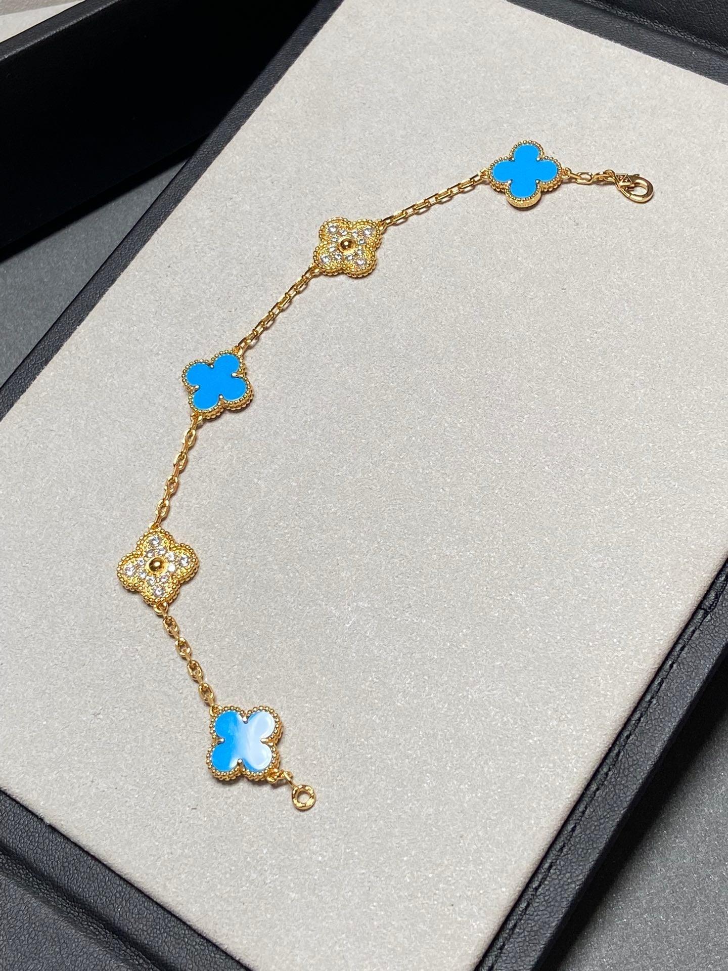 [Lora-Jewelry]CLOVER 5 MOTIF BLUE CHALCEDONY DIAMOND GOLD BRACELET