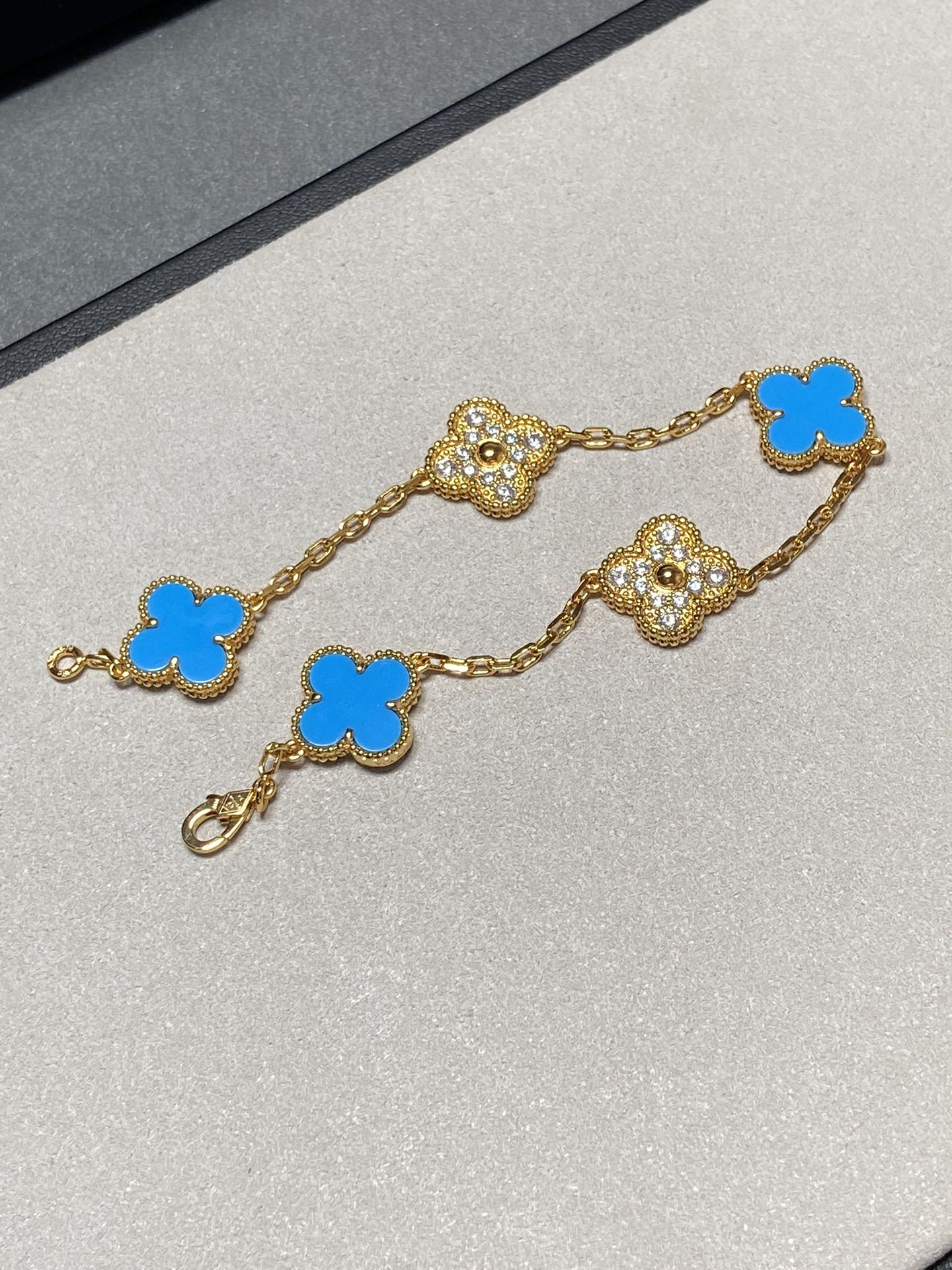 [Lora-Jewelry]CLOVER 5 MOTIF BLUE CHALCEDONY DIAMOND GOLD BRACELET