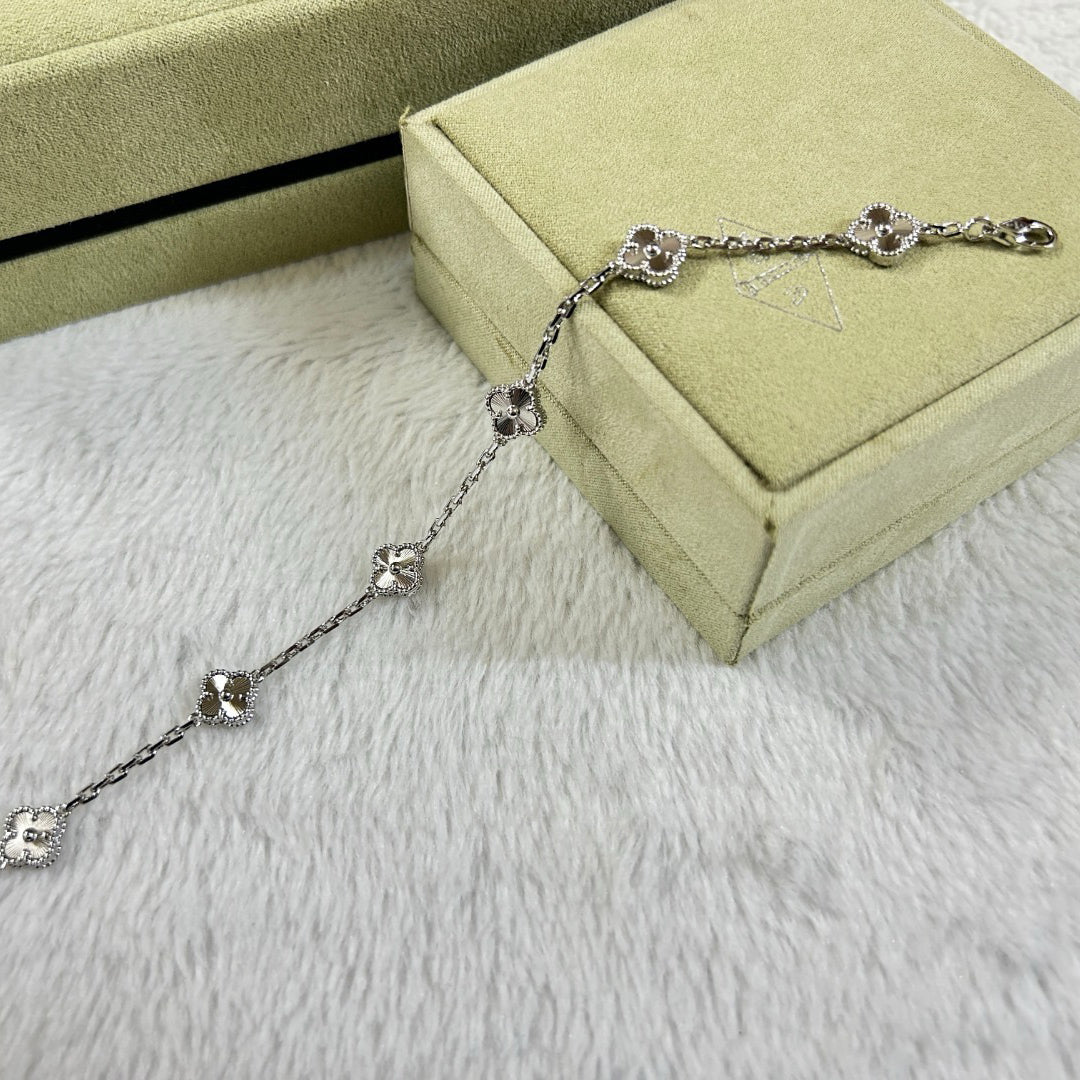 [Lora-Jewelry]CLOVER 6 MOTIF DIAMOND BRACELET