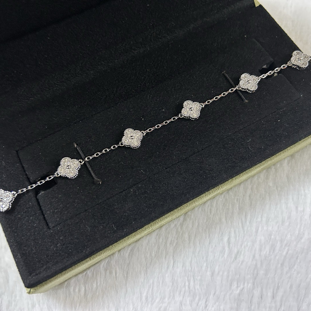 [Lora-Jewelry]CLOVER 6 MOTIF DIAMOND BRACELET