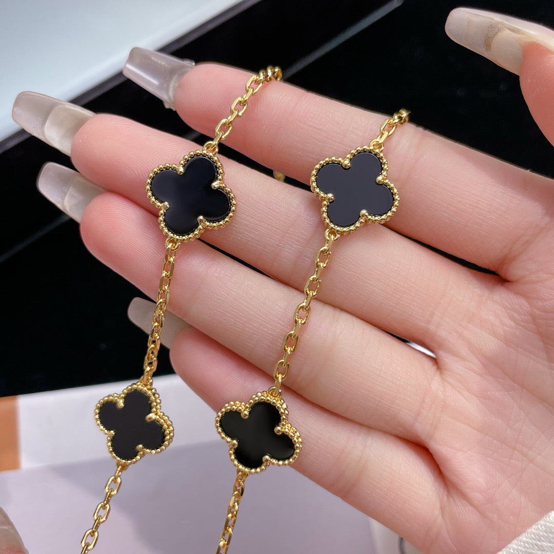 [ローラジュエリー]クローバー 10モチーフ オニキスネックレス