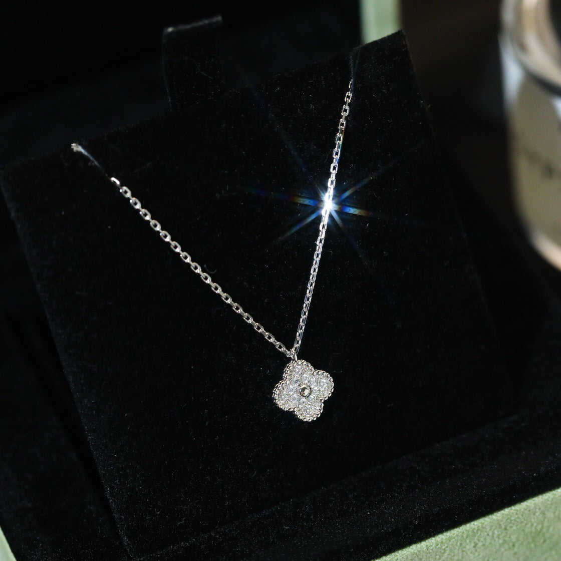 [Lora-Jewelry] COLLIER PENDENTIF MINI CLOVER 9,5 MM EN DIAMANT