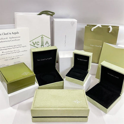 [Lora-Jewelry]VA CLOVER BRACELET NECKLACE RING BOX GIFT BAG
