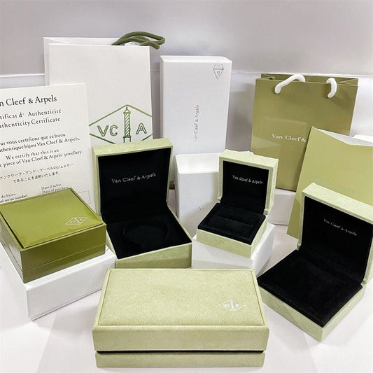 [Lora-Jewelry]VA CLOVER BRACELET NECKLACE RING BOX GIFT BAG