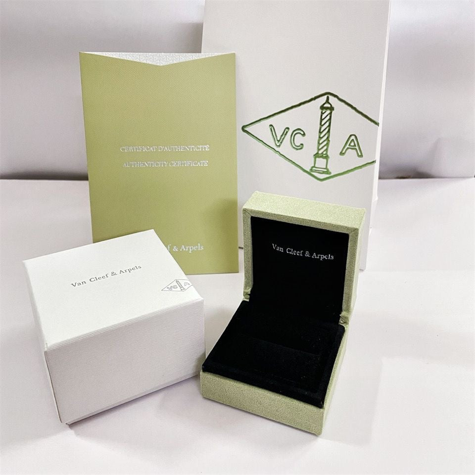 [Lora-Jewelry]VA CLOVER BRACELET NECKLACE RING BOX GIFT BAG