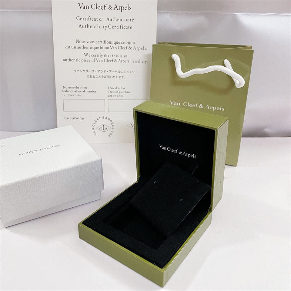 [Lora-Jewelry]VA CLOVER BRACELET NECKLACE RING BOX GIFT BAG