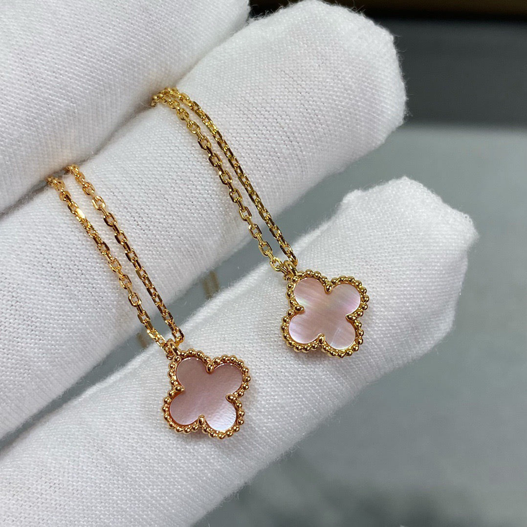 [LORA]CLOVER 9,5 MM ROSA PERLBLUMEN-HALSKETTE