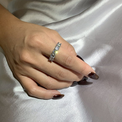 [Lora-Jewelry]ゴージャスなラウンドカットのテニスリング