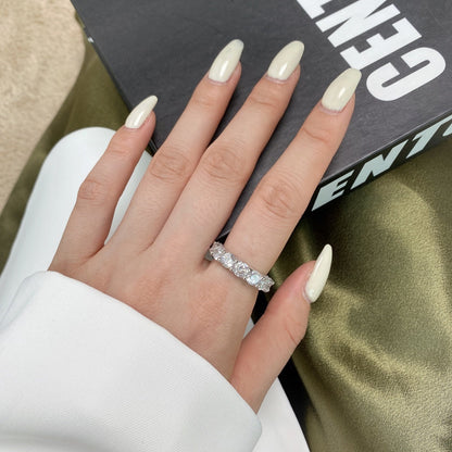 [Lora-Jewelry]ゴージャスなラウンドカットのテニスリング
