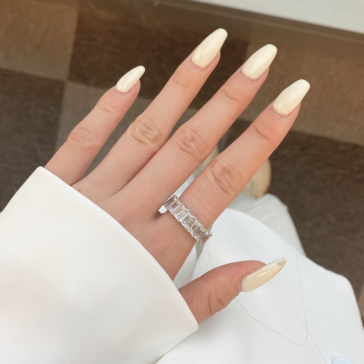 [Lora-Jewelry] Bague tennis élégante taille émeraude de 0,75 carat
