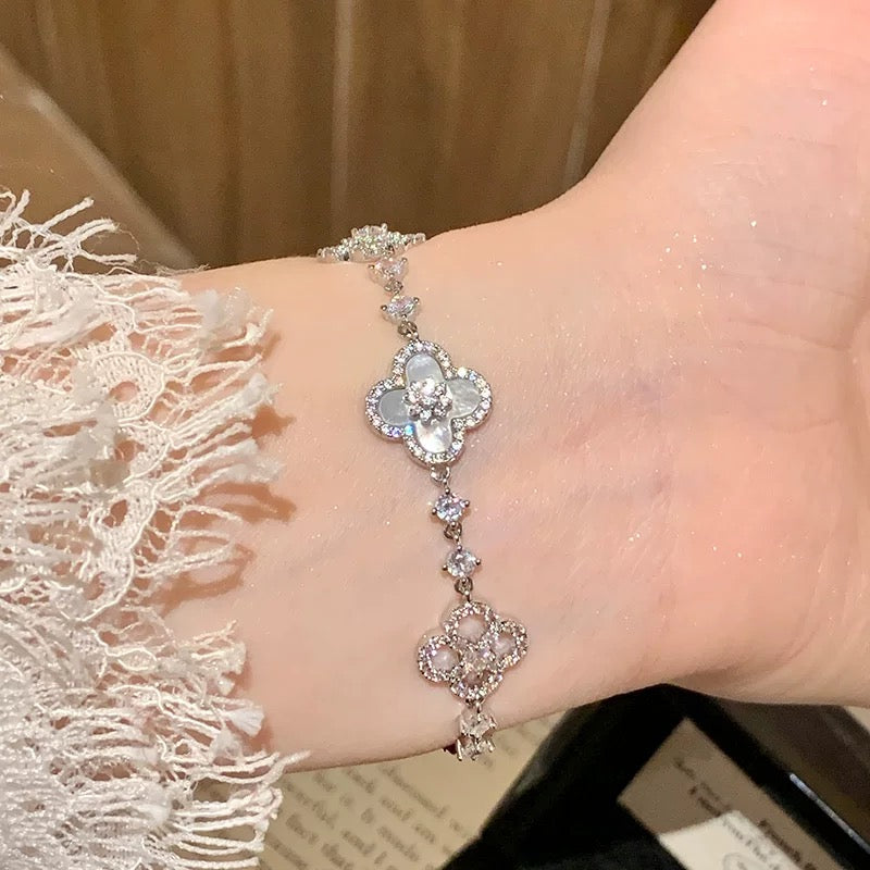 [Lora-Jewelry]BRACELET TRÈFLE 5 MOTIFS ROSE BLEU ROUGE BLANC 