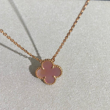 [Lora-Jewelry] COLLIER À FLEUR UNIQUE EN NACRE ROSE 15 MM CLOVER