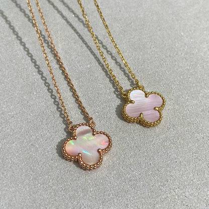 [Lora-Jewelry] COLLIER À FLEUR UNIQUE EN NACRE ROSE 15 MM CLOVER