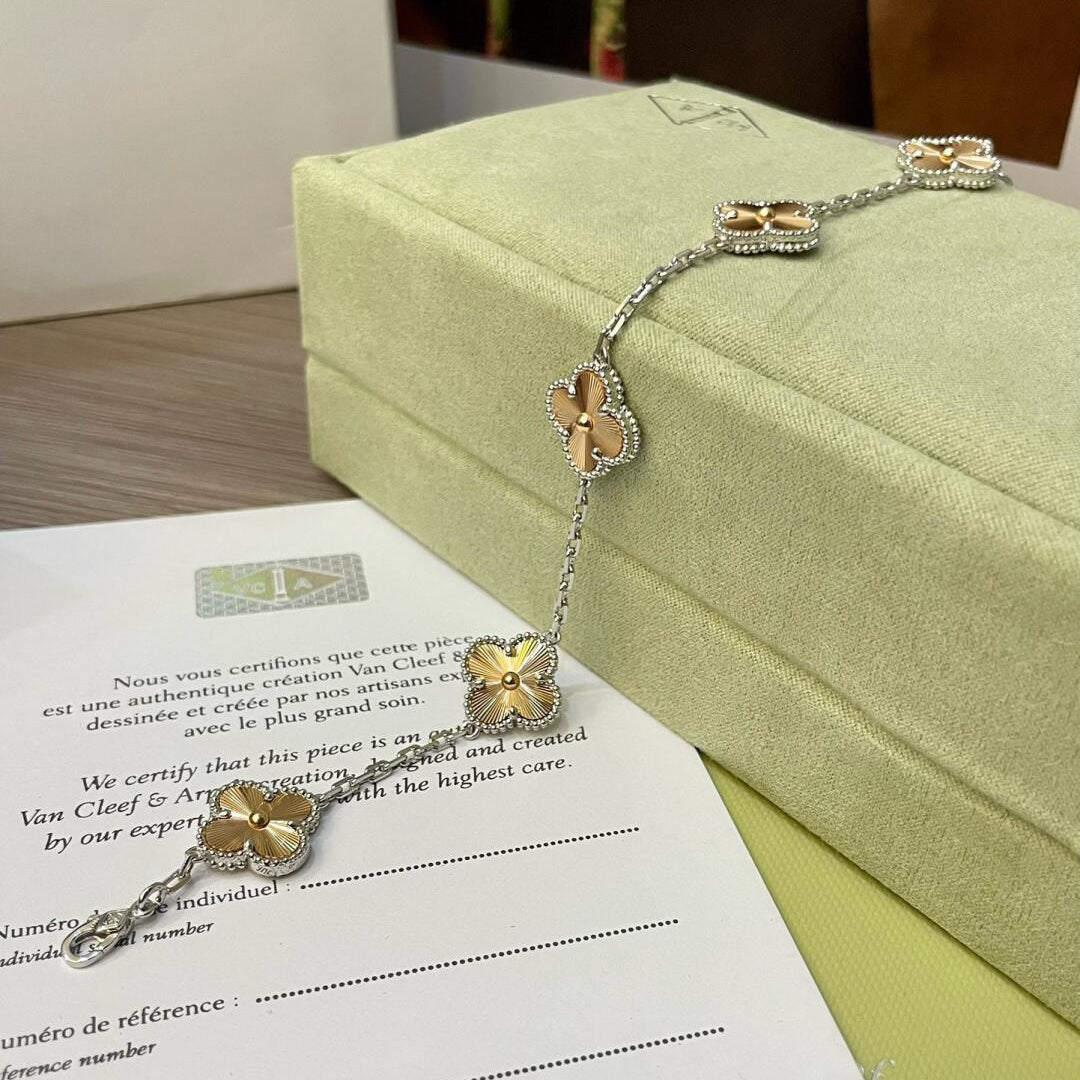 [LORA]CLOVER  5 MOTIFS  CHRISTMAS LIMITED EDITION BRACELET