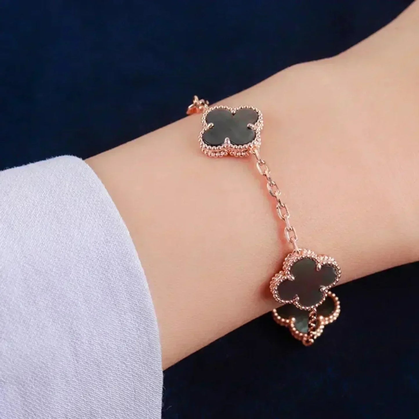 [Lora-Jewelry]CLOVER 5 MOTIF GRAY MOP  BRACELET